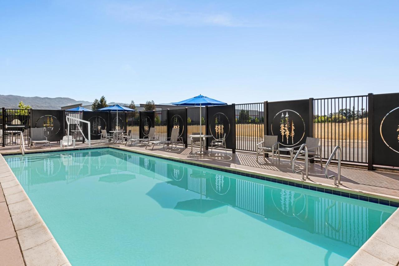 Holiday Inn Express & Suites - Ukiah By Ihg מראה חיצוני תמונה